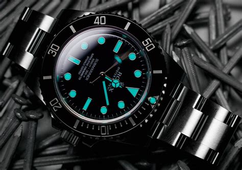 rolex has green luminese|luminescent material rolex.